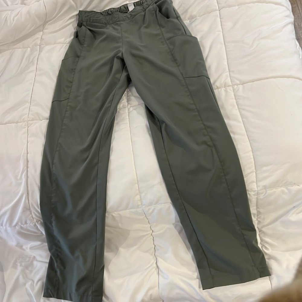 Wonder Wink size small scrub bottoms